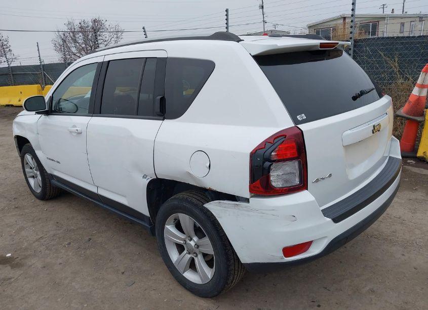 Photo 3 of 2016 Jeep Compass LATITUDE (VIN 1C4NJDEB0GD616692)