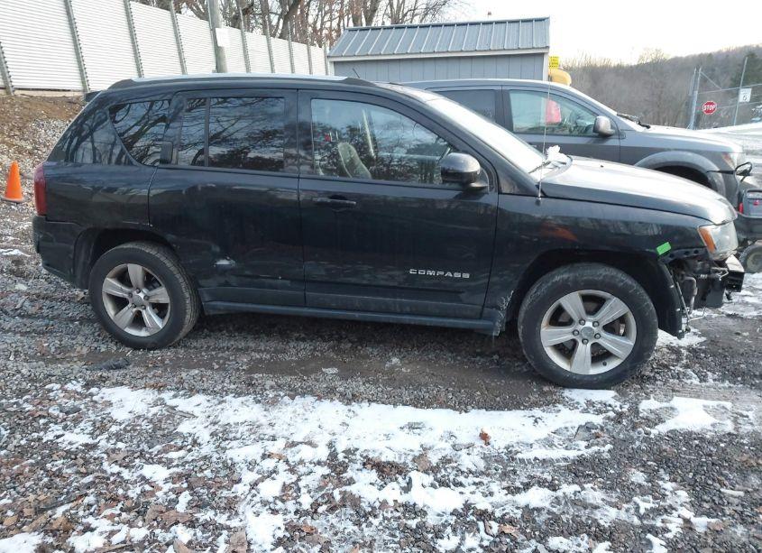 Photo 13 of 2016 Jeep Compass LATITUDE (VIN 1C4NJDEB0GD631371)
