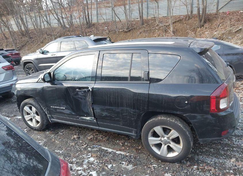 Photo 14 of 2016 Jeep Compass LATITUDE (VIN 1C4NJDEB0GD631371)