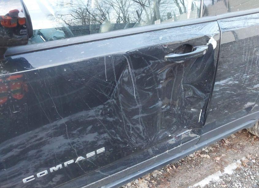 Photo 17 of 2016 Jeep Compass LATITUDE (VIN 1C4NJDEB0GD631371)