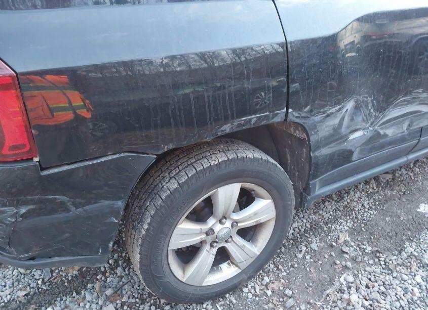 Photo 19 of 2016 Jeep Compass LATITUDE (VIN 1C4NJDEB0GD631371)