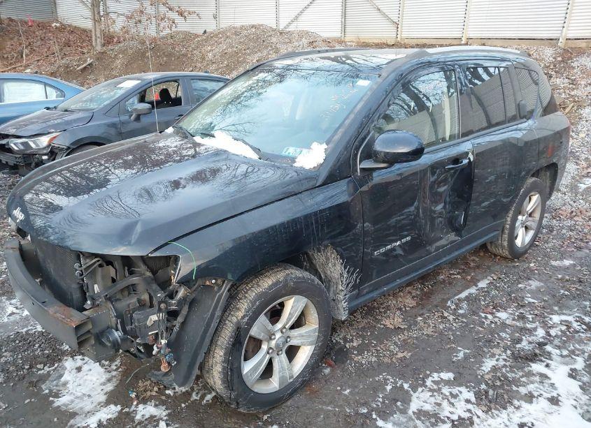 Photo 2 of 2016 Jeep Compass LATITUDE (VIN 1C4NJDEB0GD631371)