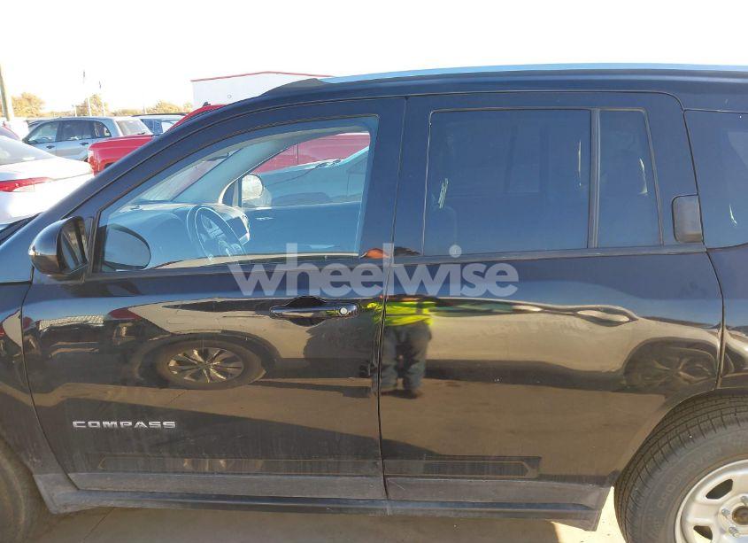 Photo 15 of 2016 Jeep Compass HIGH ALTITUDE EDITION (VIN 1C4NJDEB0GD730420)