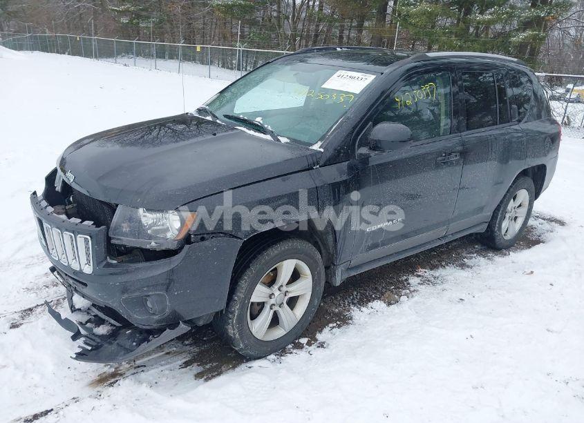 Photo 2 of 2016 Jeep Compass LATITUDE (VIN 1C4NJDEB0GD810476)