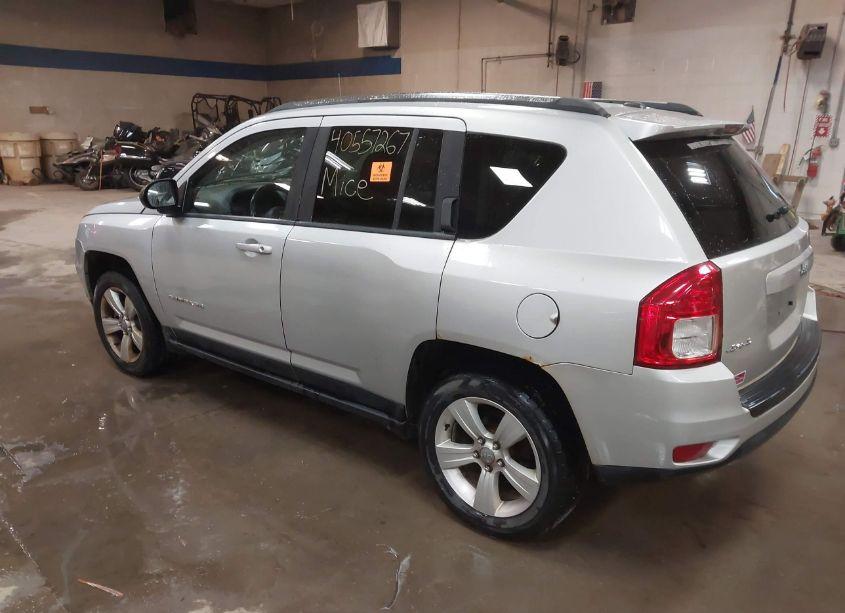 Photo 3 of 2013 Jeep Compass LATITUDE (VIN 1C4NJDEB1DD164280)