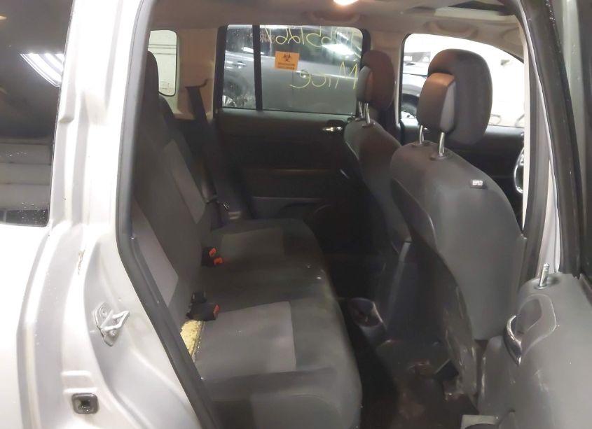 Photo 8 of 2013 Jeep Compass LATITUDE (VIN 1C4NJDEB1DD164280)