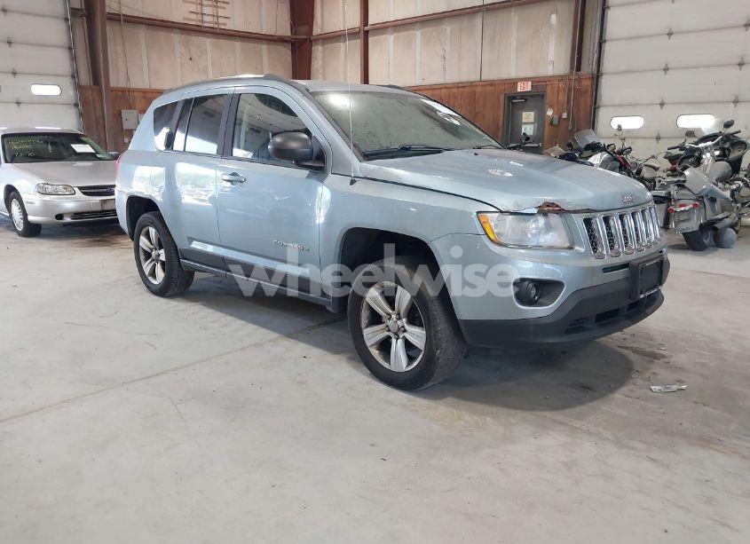 2013 Jeep Compass LATITUDE (VIN 1C4NJDEB1DD207743) main photo