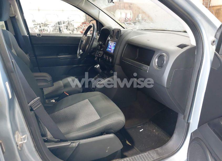 Photo 5 of 2013 Jeep Compass LATITUDE (VIN 1C4NJDEB1DD207743)