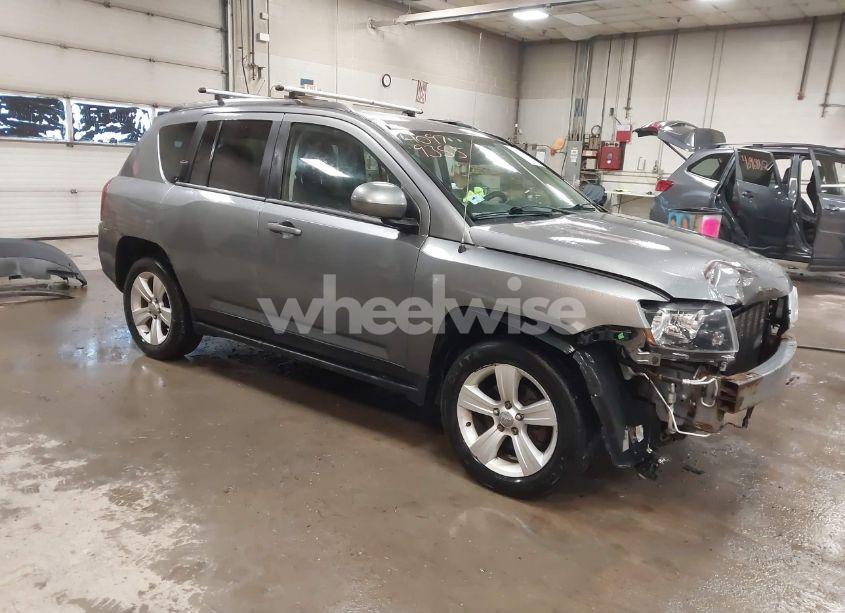 2014 Jeep Compass LATITUDE (VIN 1C4NJDEB1ED541031) main photo