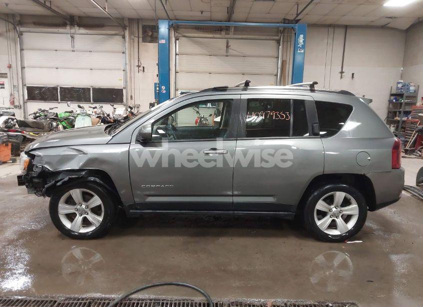 Photo 15 of 2014 Jeep Compass LATITUDE (VIN 1C4NJDEB1ED541031)