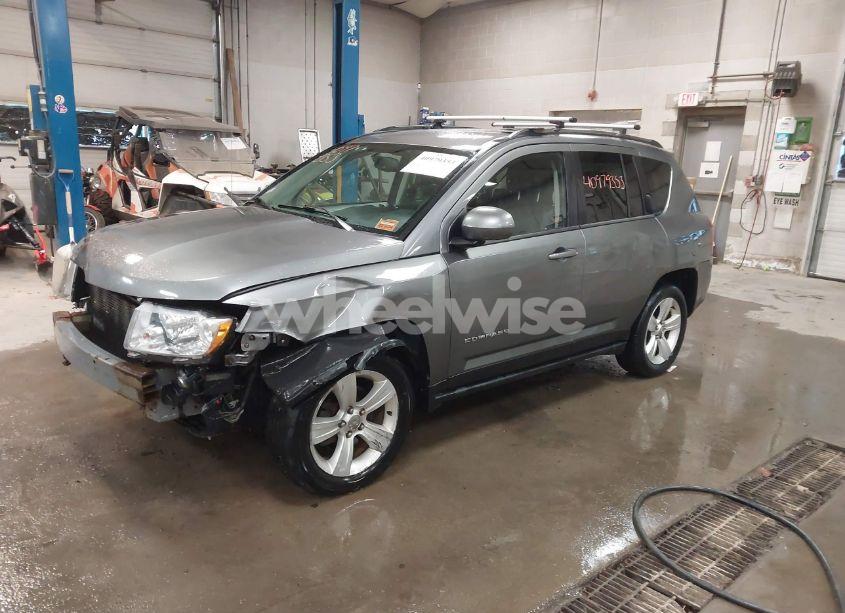 Photo 2 of 2014 Jeep Compass LATITUDE (VIN 1C4NJDEB1ED541031)