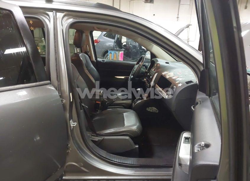 Photo 5 of 2014 Jeep Compass LATITUDE (VIN 1C4NJDEB1ED541031)