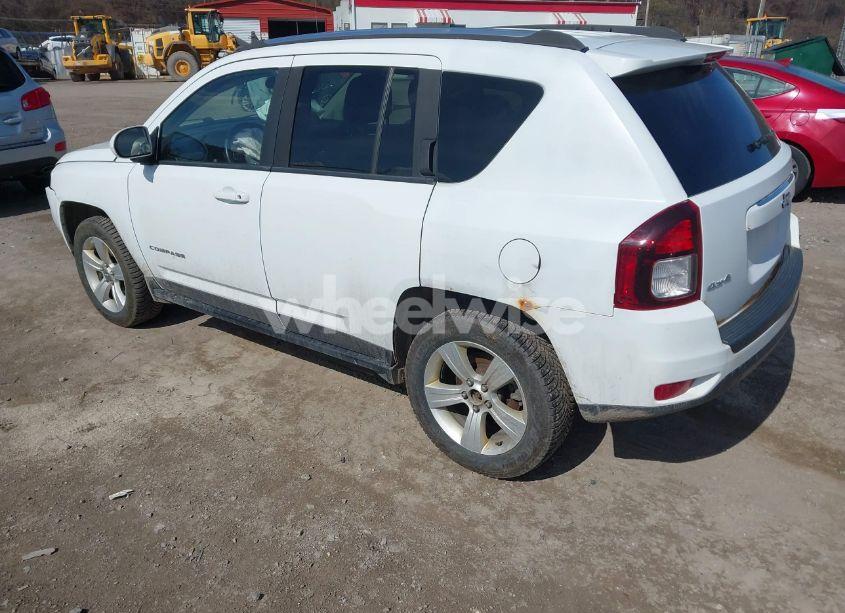 Photo 3 of 2014 Jeep Compass LATITUDE (VIN 1C4NJDEB1ED713896)