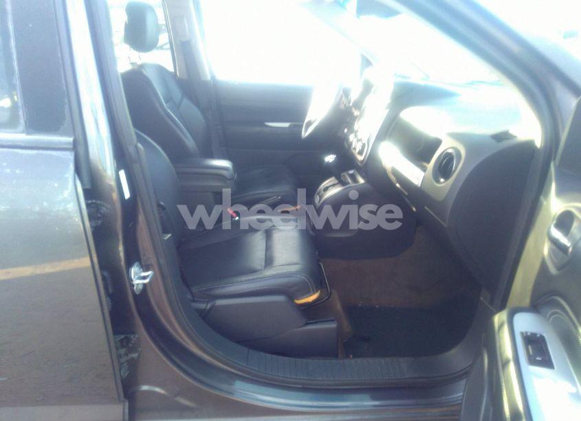 Photo 5 of 2016 Jeep Compass HIGH ALTITUDE EDITION (VIN 1C4NJDEB1GD773244)