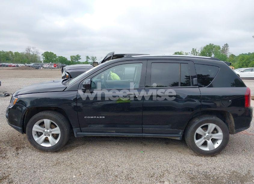Photo 14 of 2016 Jeep Compass LATITUDE (VIN 1C4NJDEB1GD804542)