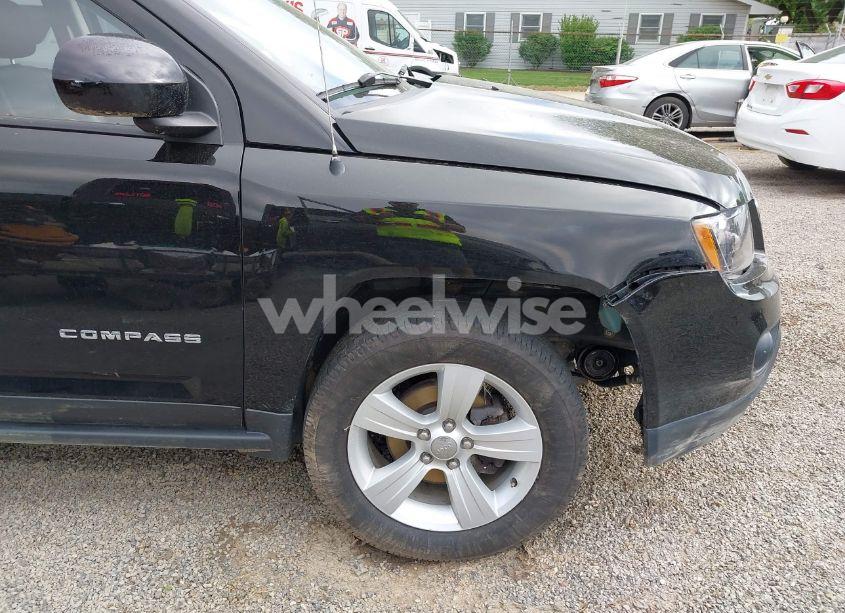 Photo 18 of 2016 Jeep Compass LATITUDE (VIN 1C4NJDEB1GD804542)