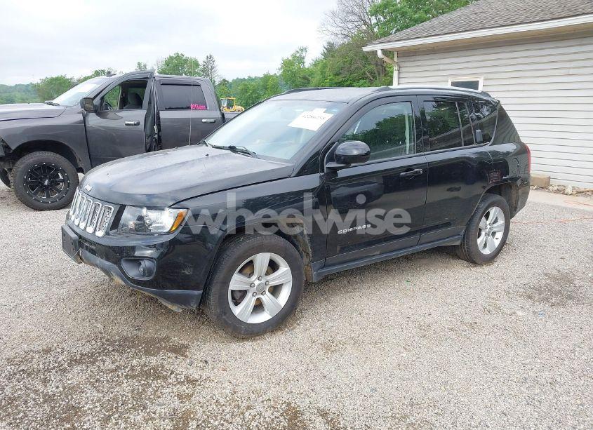 Photo 2 of 2016 Jeep Compass LATITUDE (VIN 1C4NJDEB1GD804542)