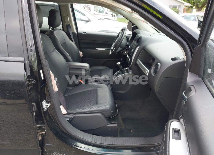 Photo 5 of 2016 Jeep Compass LATITUDE (VIN 1C4NJDEB1GD804542)