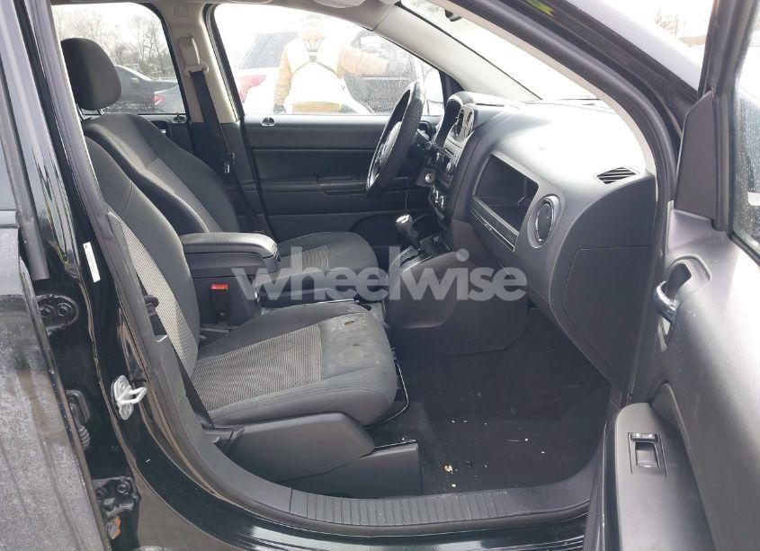 Photo 5 of 2012 Jeep Compass LATITUDE (VIN 1C4NJDEB2CD638820)