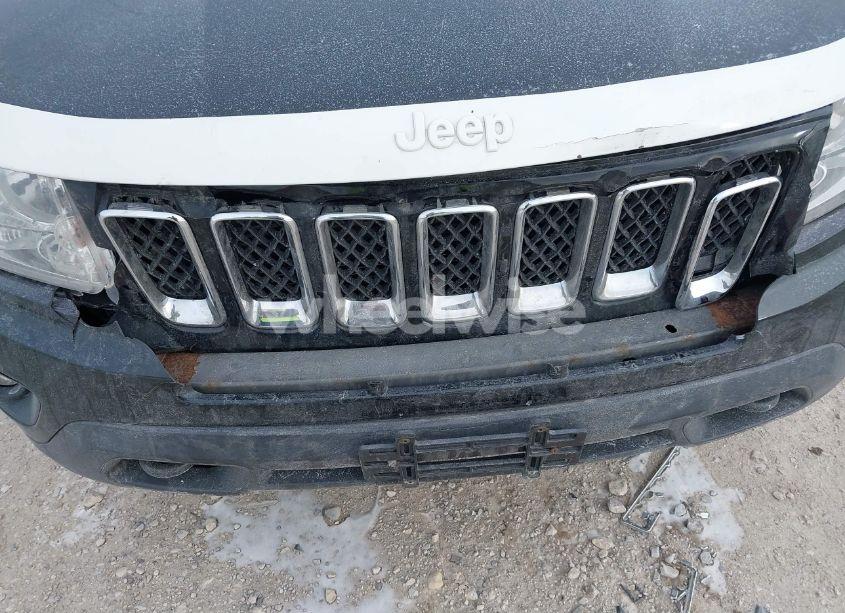 Photo 6 of 2012 Jeep Compass LATITUDE (VIN 1C4NJDEB2CD638820)