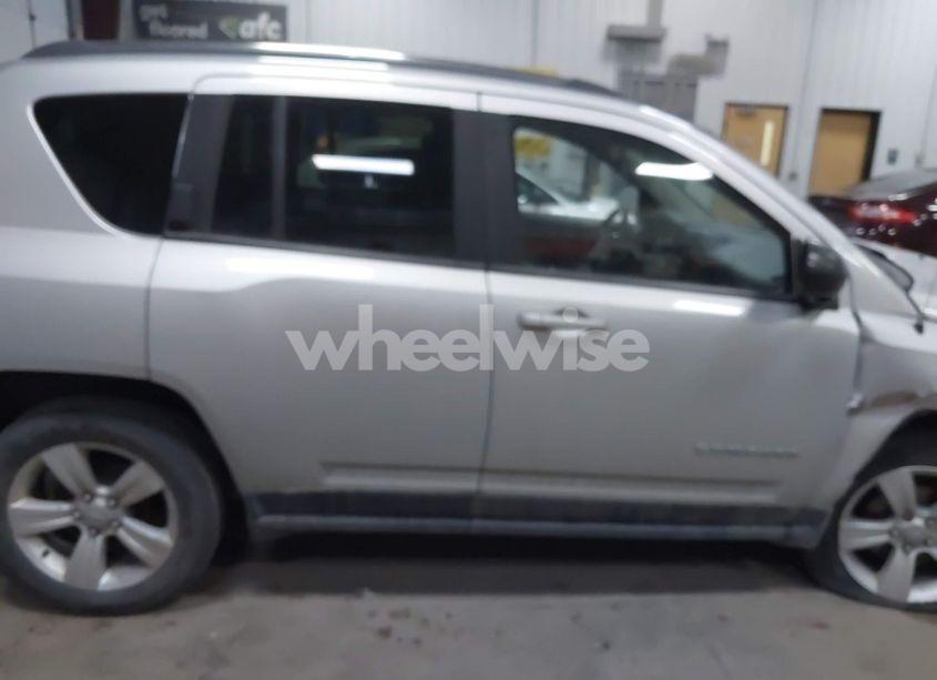 Photo 15 of 2013 Jeep Compass LATITUDE (VIN 1C4NJDEB2DD196431)