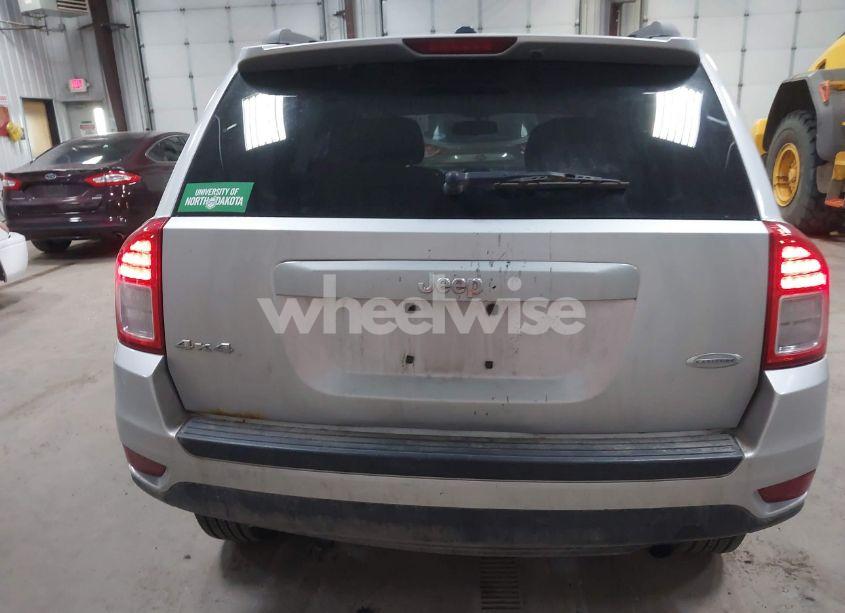 Photo 16 of 2013 Jeep Compass LATITUDE (VIN 1C4NJDEB2DD196431)
