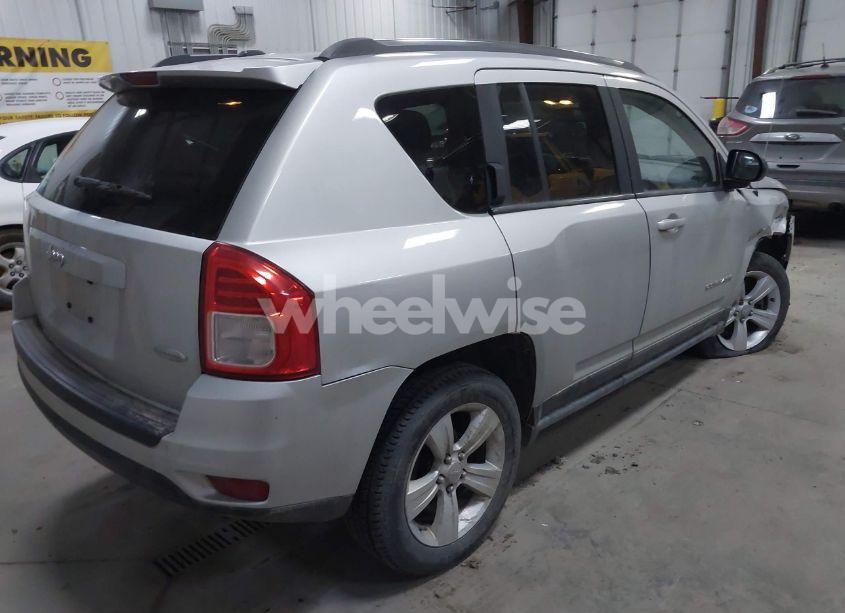Photo 4 of 2013 Jeep Compass LATITUDE (VIN 1C4NJDEB2DD196431)