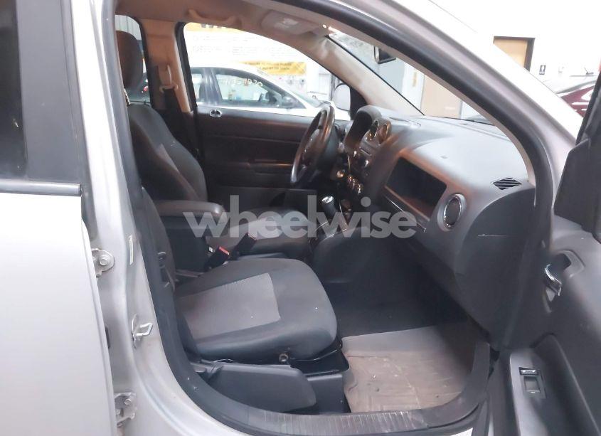 Photo 5 of 2013 Jeep Compass LATITUDE (VIN 1C4NJDEB2DD196431)