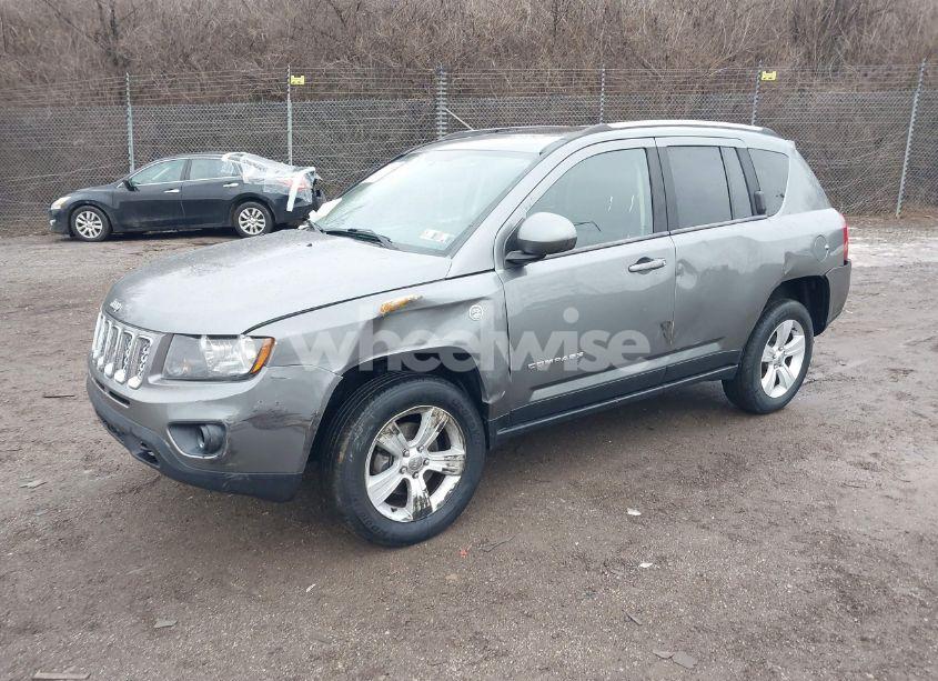 Photo 2 of 2014 Jeep Compass LATITUDE (VIN 1C4NJDEB2ED500701)