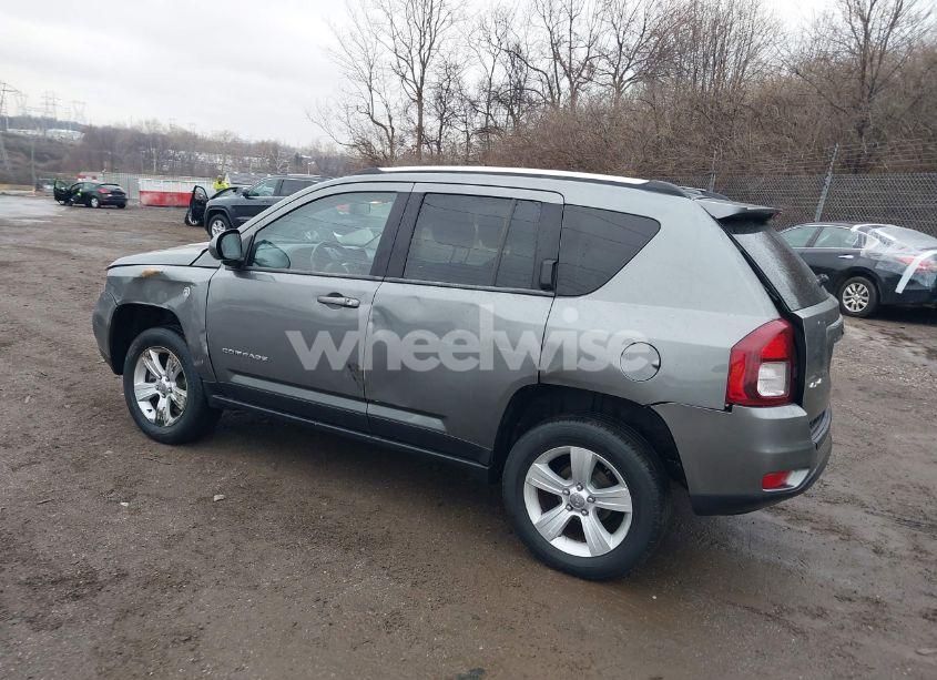 Photo 3 of 2014 Jeep Compass LATITUDE (VIN 1C4NJDEB2ED500701)