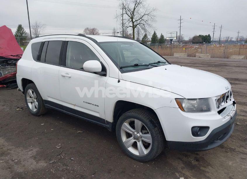 2014 Jeep Compass LATITUDE (VIN 1C4NJDEB2ED528899) main photo