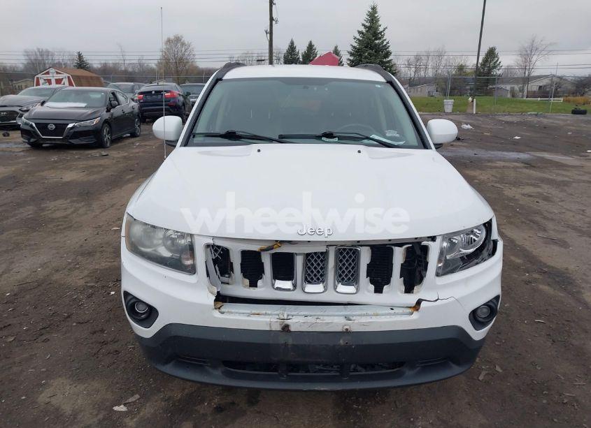Photo 12 of 2014 Jeep Compass LATITUDE (VIN 1C4NJDEB2ED528899)