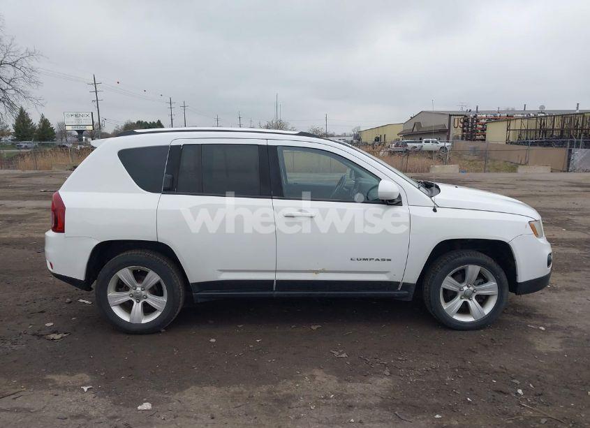 Photo 13 of 2014 Jeep Compass LATITUDE (VIN 1C4NJDEB2ED528899)