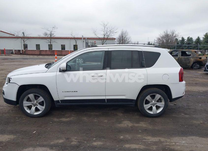Photo 14 of 2014 Jeep Compass LATITUDE (VIN 1C4NJDEB2ED528899)