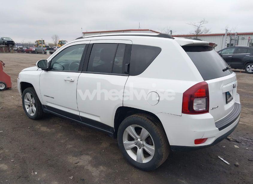 Photo 3 of 2014 Jeep Compass LATITUDE (VIN 1C4NJDEB2ED528899)