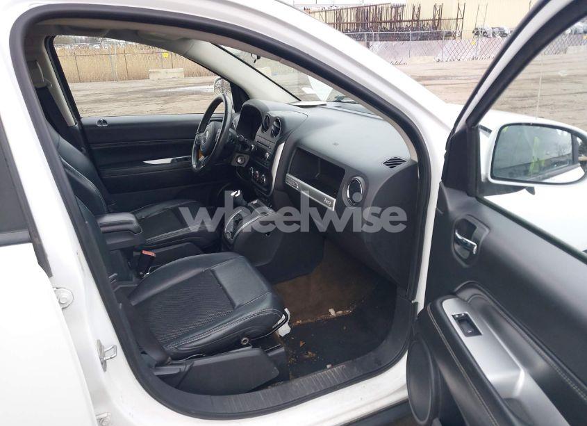 Photo 5 of 2014 Jeep Compass LATITUDE (VIN 1C4NJDEB2ED528899)