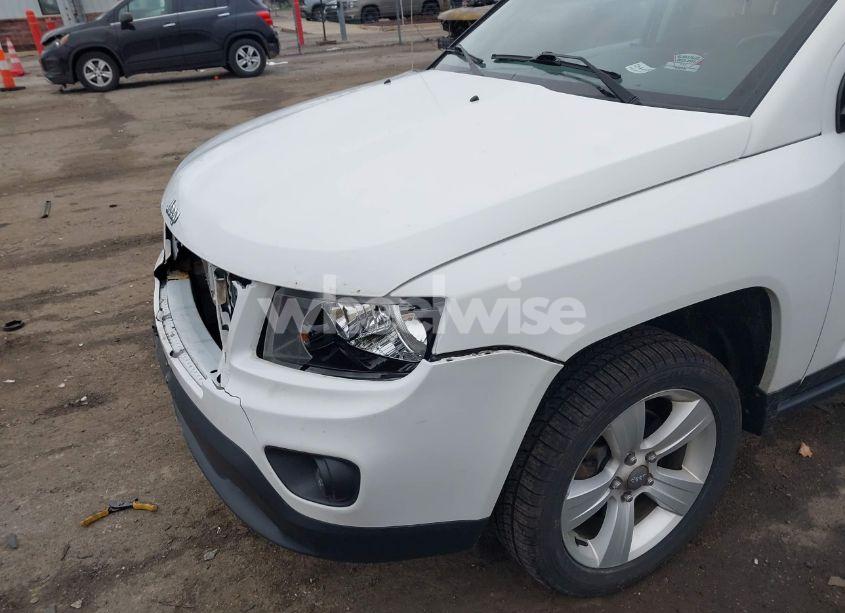 Photo 6 of 2014 Jeep Compass LATITUDE (VIN 1C4NJDEB2ED528899)