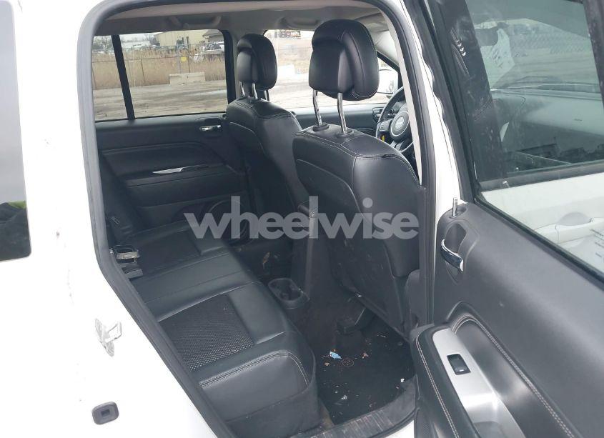 Photo 8 of 2014 Jeep Compass LATITUDE (VIN 1C4NJDEB2ED528899)