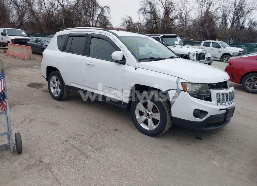 2014 Jeep Compass LATITUDE (VIN 1C4NJDEB2ED532497) main photo
