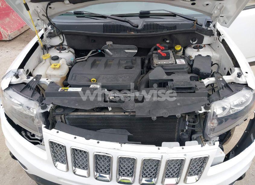 Photo 10 of 2014 Jeep Compass LATITUDE (VIN 1C4NJDEB2ED532497)