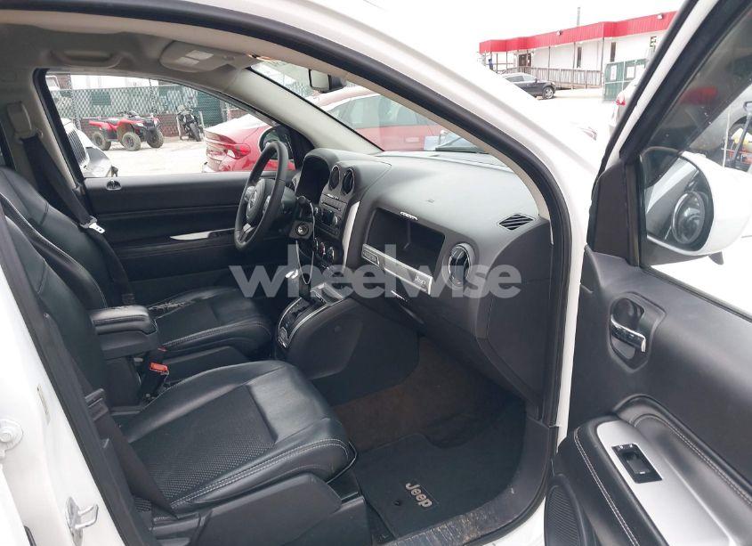 Photo 5 of 2014 Jeep Compass LATITUDE (VIN 1C4NJDEB2ED532497)