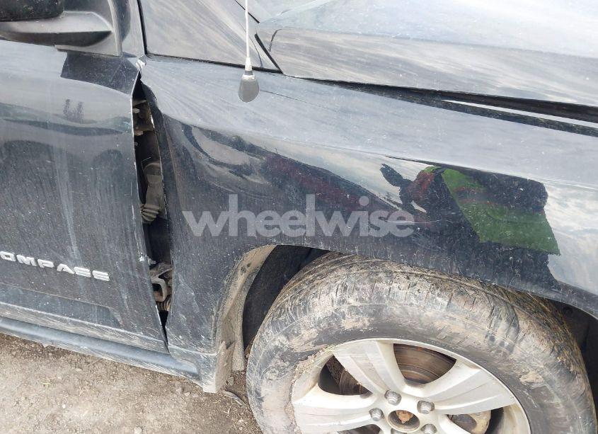 Photo 18 of 2014 Jeep Compass LATITUDE (VIN 1C4NJDEB2ED648234)