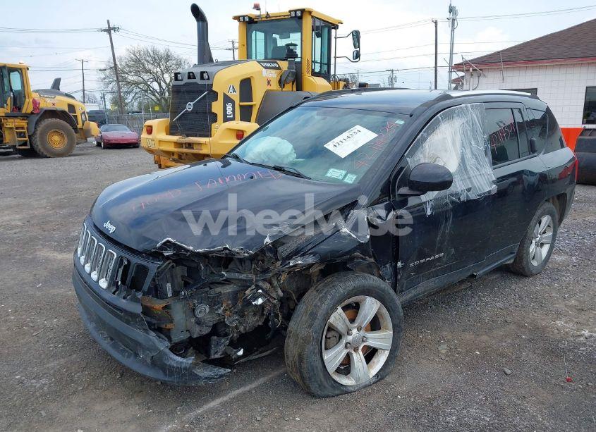 Photo 2 of 2014 Jeep Compass LATITUDE (VIN 1C4NJDEB2ED648234)