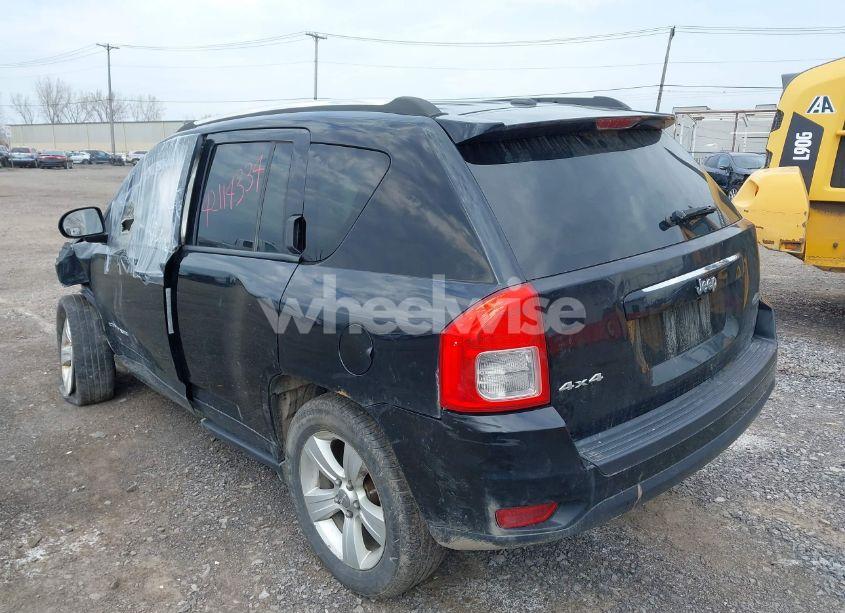 Photo 3 of 2014 Jeep Compass LATITUDE (VIN 1C4NJDEB2ED648234)