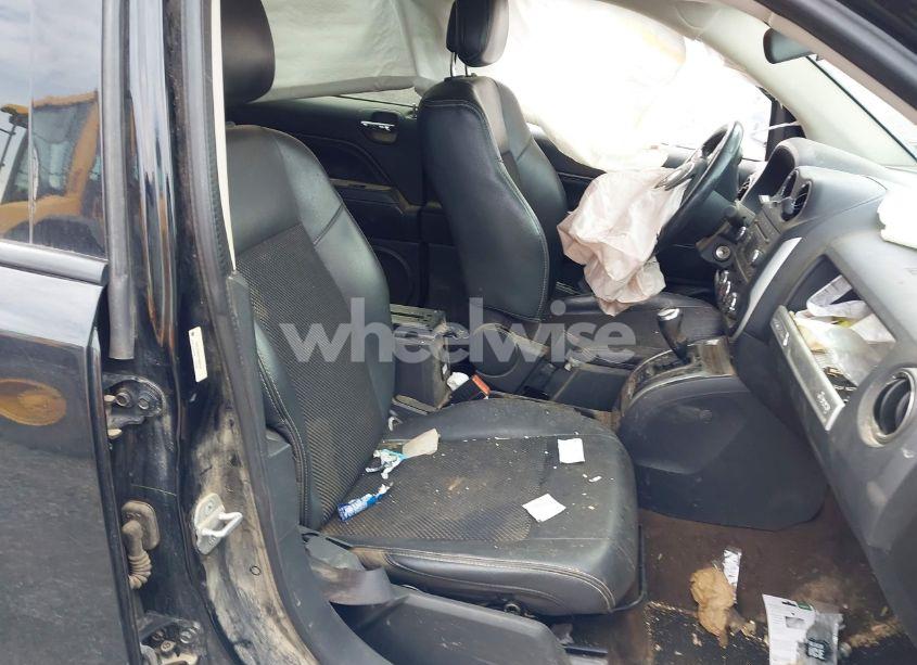 Photo 5 of 2014 Jeep Compass LATITUDE (VIN 1C4NJDEB2ED648234)