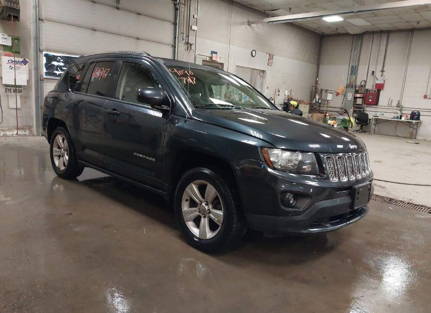 2014 Jeep Compass LATITUDE (VIN 1C4NJDEB2ED741304) main photo
