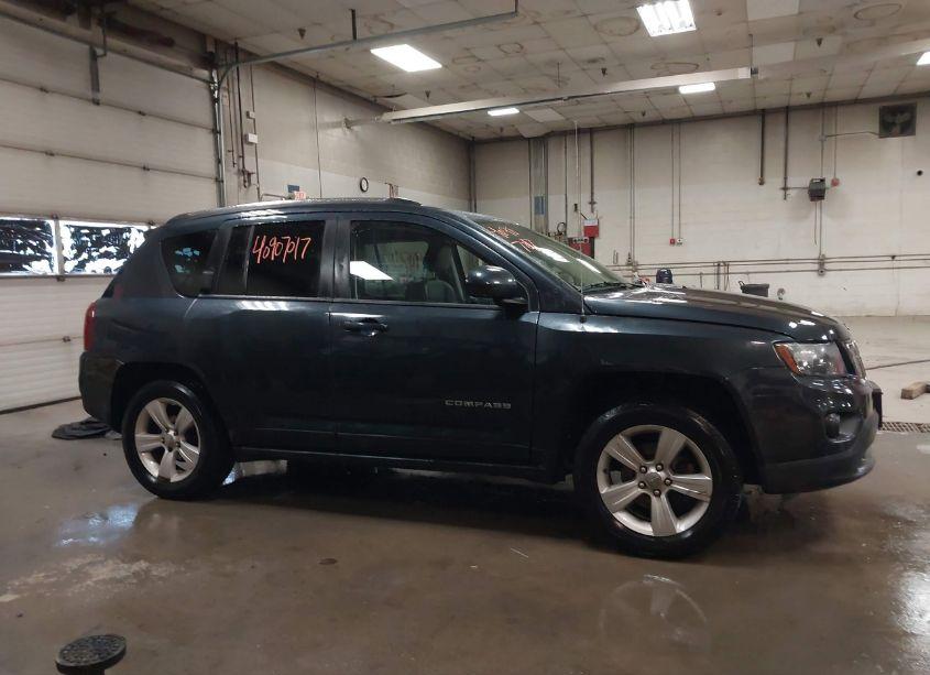 Photo 13 of 2014 Jeep Compass LATITUDE (VIN 1C4NJDEB2ED741304)
