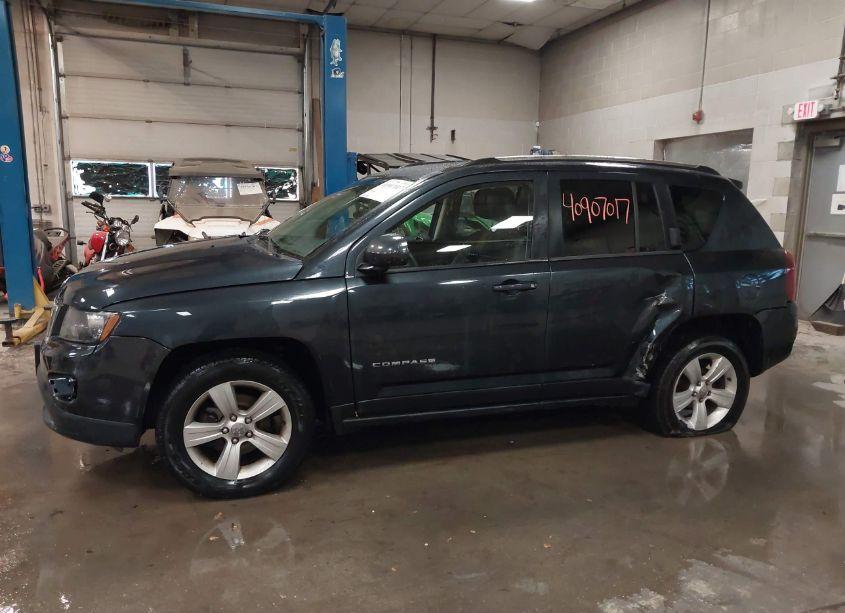 Photo 14 of 2014 Jeep Compass LATITUDE (VIN 1C4NJDEB2ED741304)