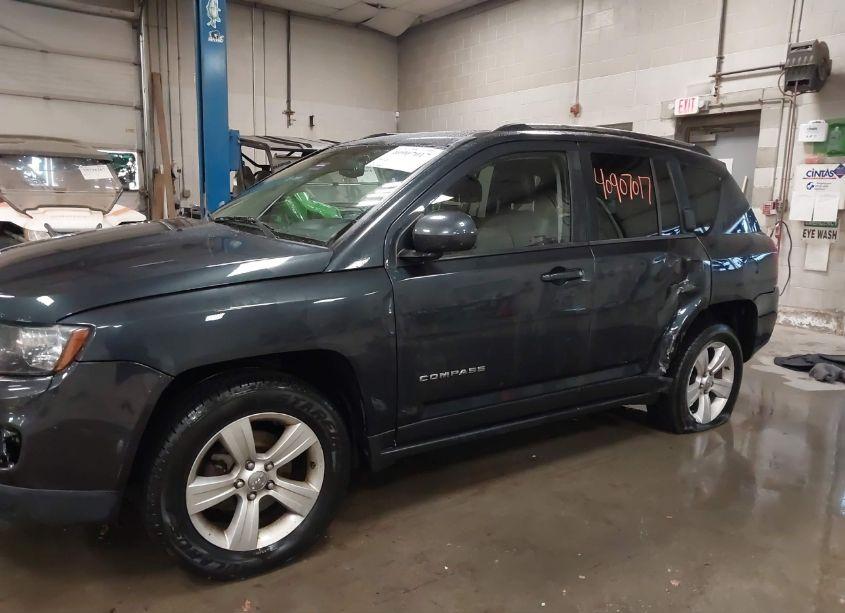 Photo 17 of 2014 Jeep Compass LATITUDE (VIN 1C4NJDEB2ED741304)