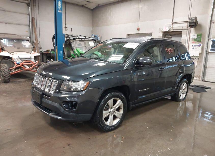 Photo 2 of 2014 Jeep Compass LATITUDE (VIN 1C4NJDEB2ED741304)
